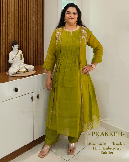 Green Chanderi top with 3/4 sleeves and pleated cuffs