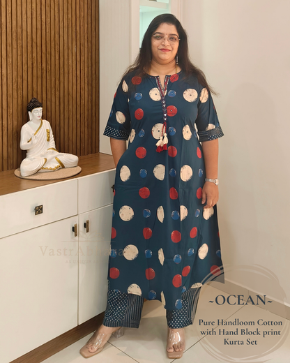 Handloom cotton kurta with elbow sleeves and cuff detail

Bottom: