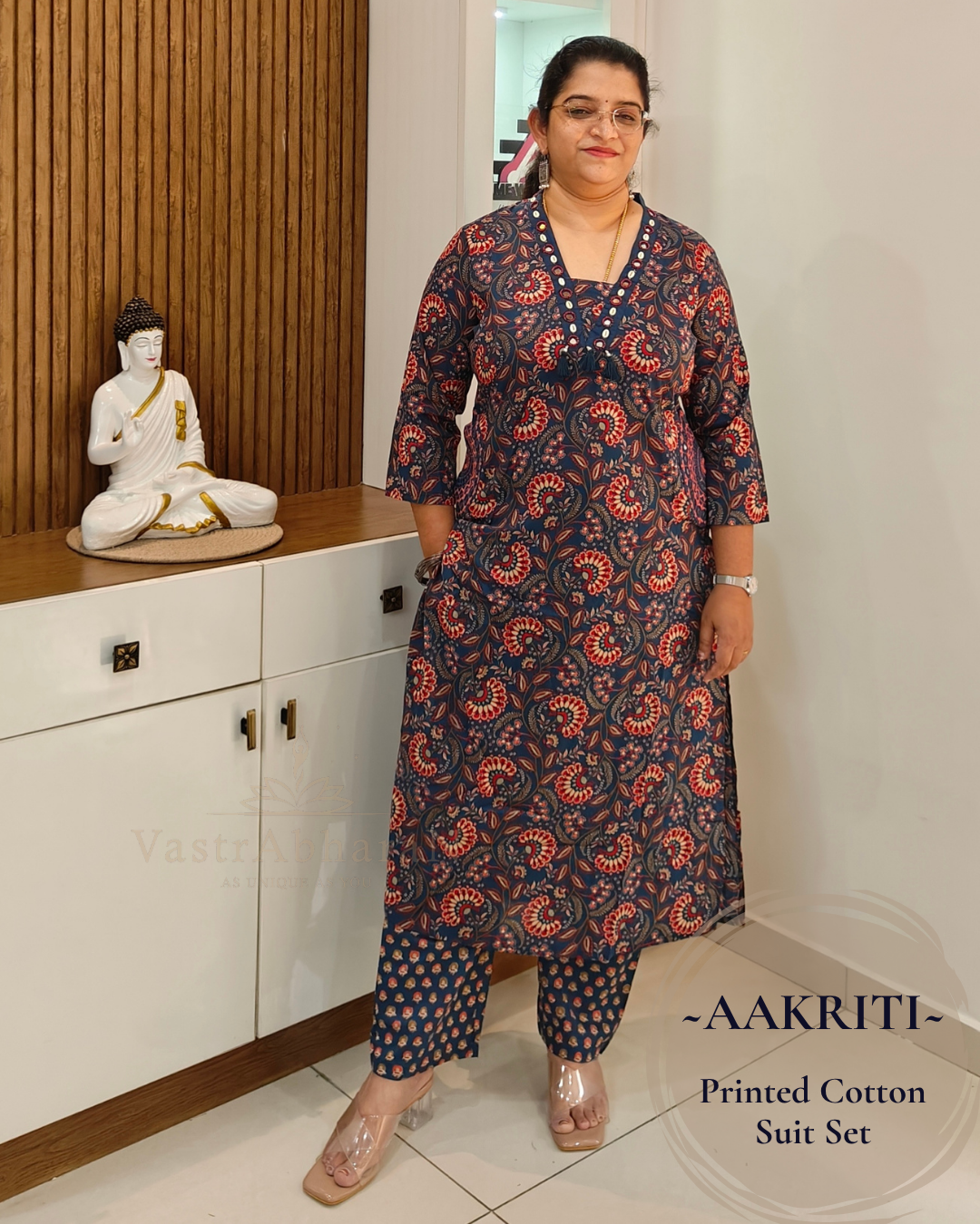 Blue printed cotton top with embroidered side pockets