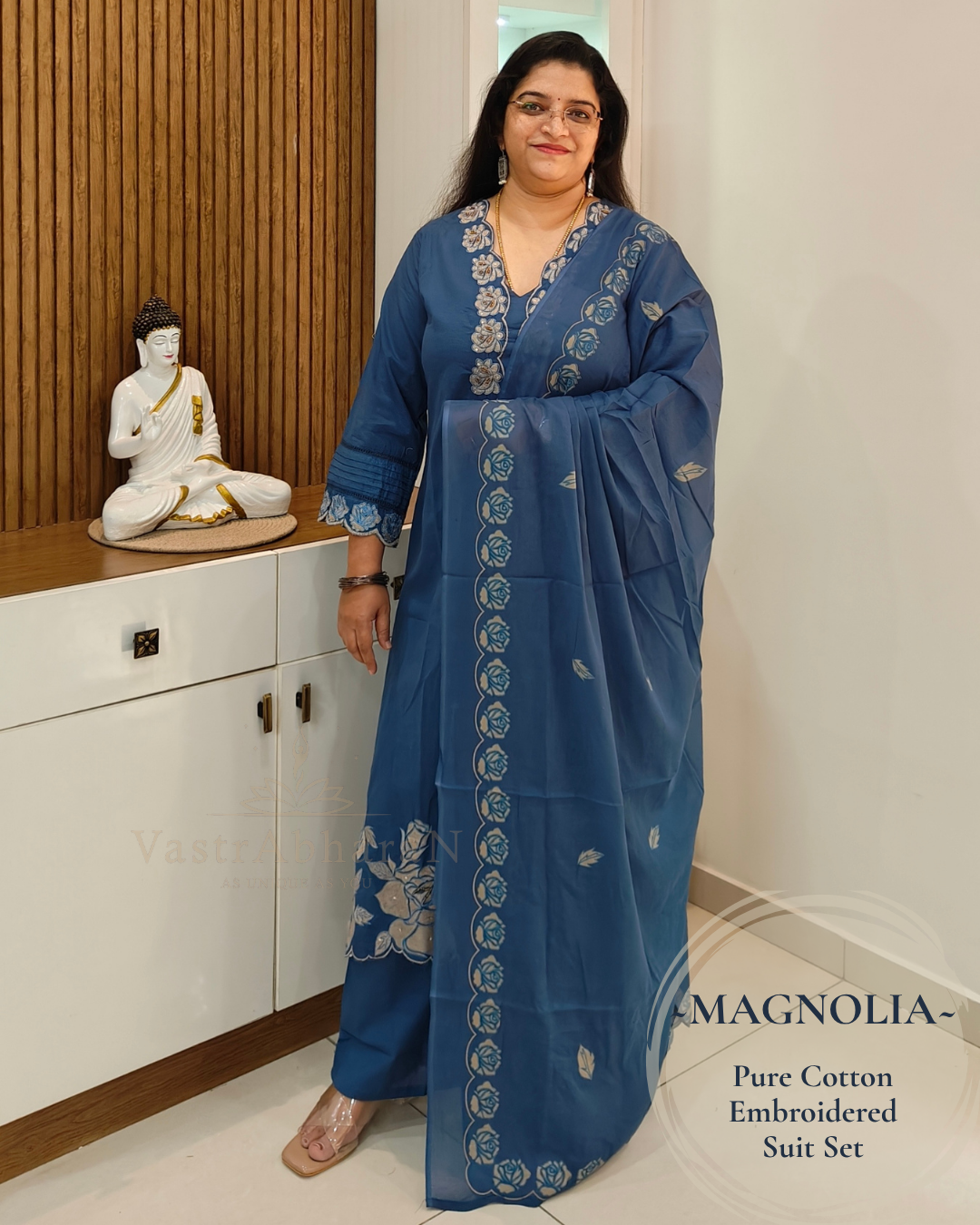 Blue pure 60x60 cotton straight-cut top with floral embroidery