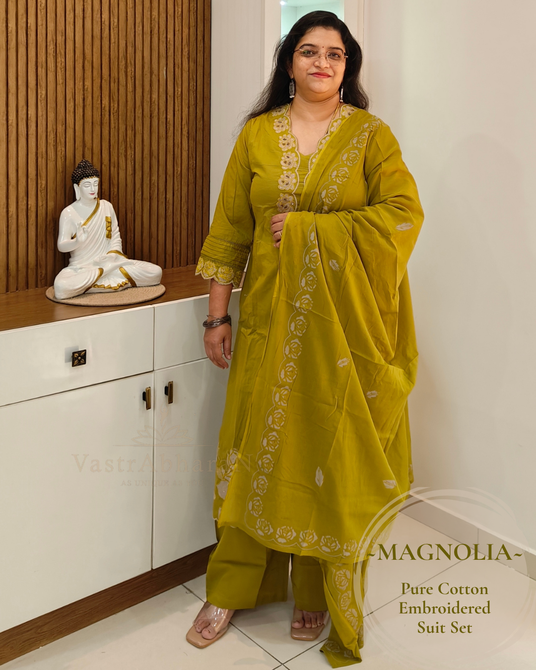 Green pure 60x60 cotton straight-cut top with floral embroidery